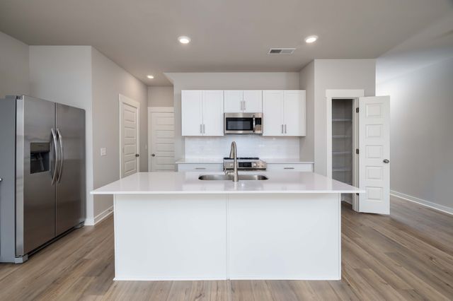 2166 Nectar Ln, Columbia, TN 38401