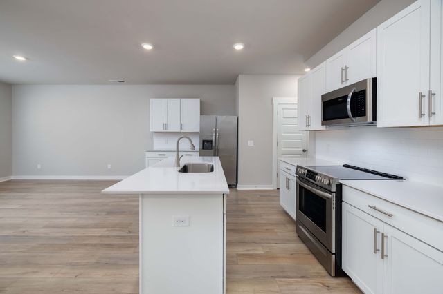 2166 Nectar Ln, Columbia, TN 38401