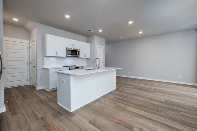 2166 Nectar Ln, Columbia, TN 38401