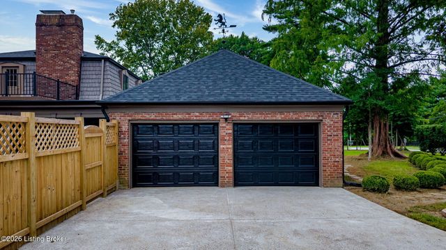 801 Greenwillow Way, Louisville, KY 40223