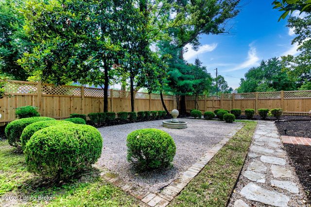 801 Greenwillow Way, Louisville, KY 40223