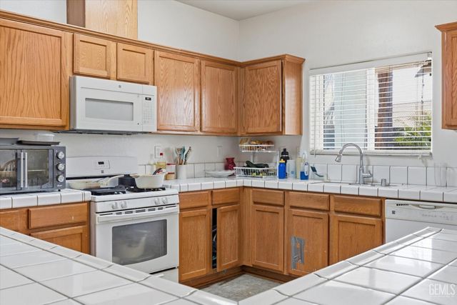 8441 Andromeda Lane, Bakersfield, CA 93306