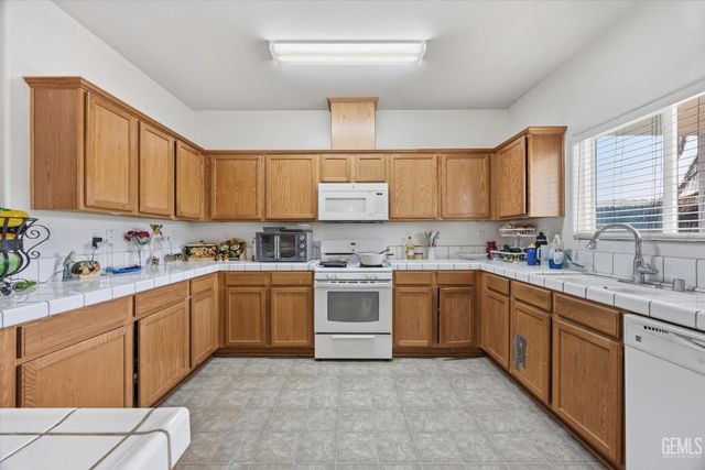 8441 Andromeda Lane, Bakersfield, CA 93306
