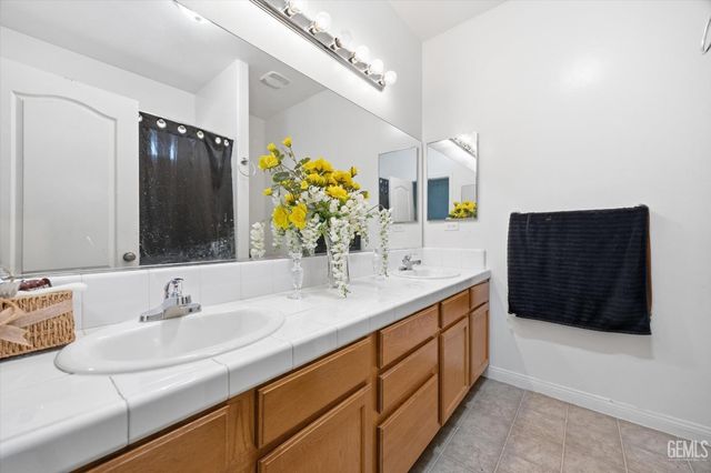 8441 Andromeda Lane, Bakersfield, CA 93306