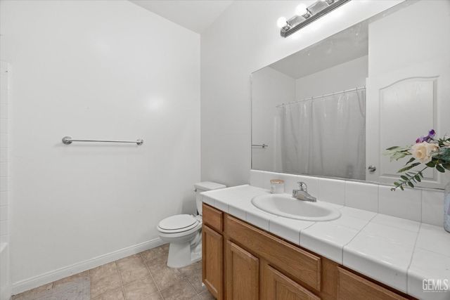 8441 Andromeda Lane, Bakersfield, CA 93306