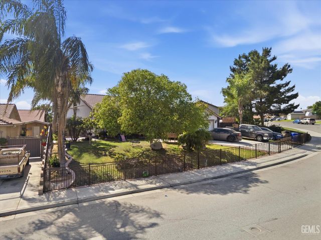 8441 Andromeda Lane, Bakersfield, CA 93306