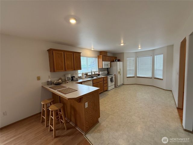 8312 185th Street Ct E, Puyallup, WA 98375