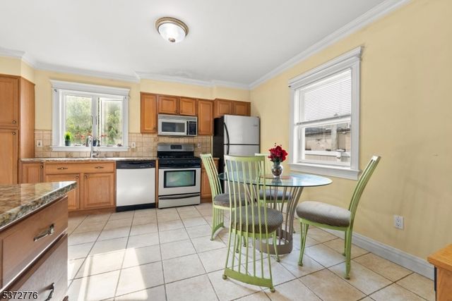 32 Walter Hammond Pl, Waldwick Boro, NJ 07463