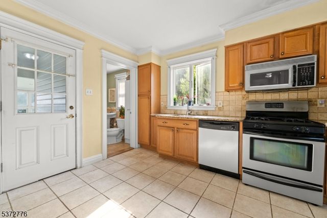 32 Walter Hammond Pl, Waldwick Boro, NJ 07463