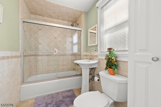 32 Walter Hammond Pl, Waldwick Boro, NJ 07463