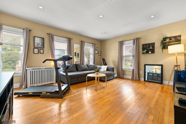 32 Walter Hammond Pl, Waldwick Boro, NJ 07463