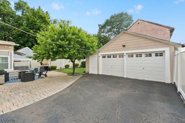 32 Walter Hammond Pl, Waldwick Boro, NJ 07463