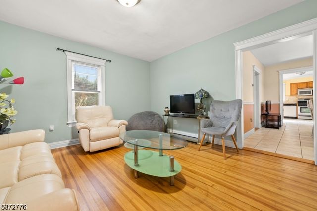 32 Walter Hammond Pl, Waldwick Boro, NJ 07463