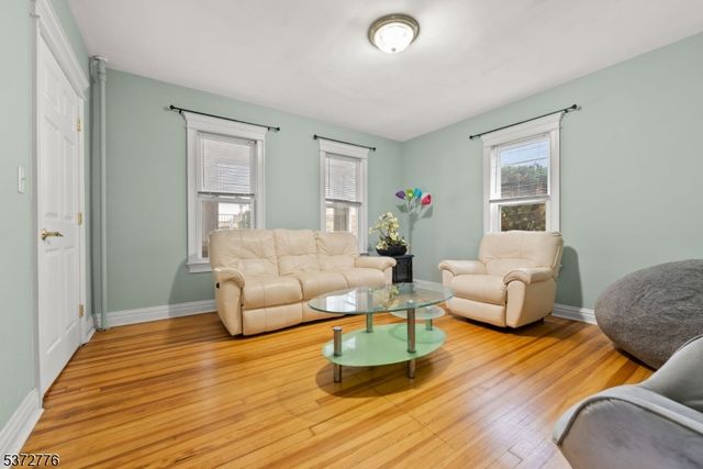 32 Walter Hammond Pl, Waldwick Boro, NJ 07463