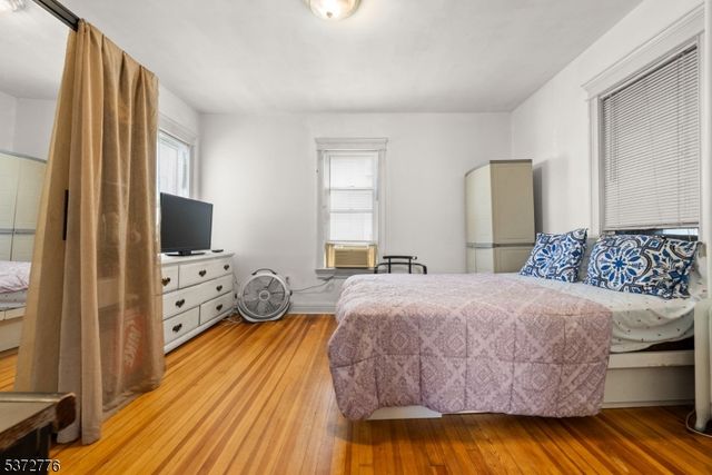 32 Walter Hammond Pl, Waldwick Boro, NJ 07463