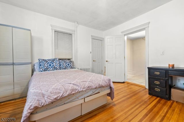 32 Walter Hammond Pl, Waldwick Boro, NJ 07463