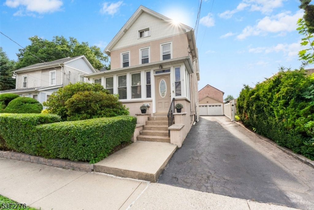 32 Walter Hammond Pl, Waldwick Boro, NJ 07463