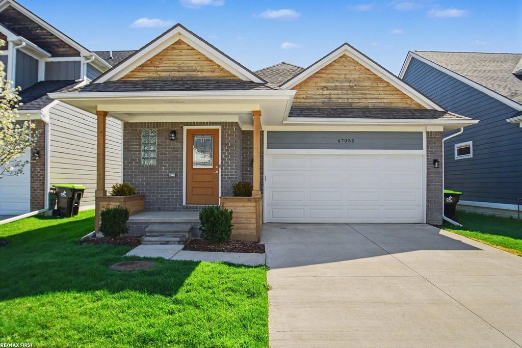 47050 Brookview Drive, Chesterfield Twp, MI 48047
