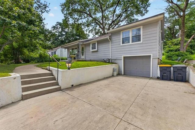 9112 Charlotte Street, Kansas City, MO 64131