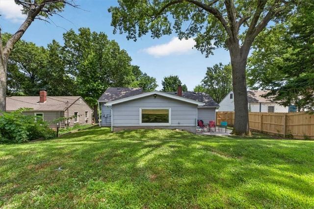 9112 Charlotte Street, Kansas City, MO 64131