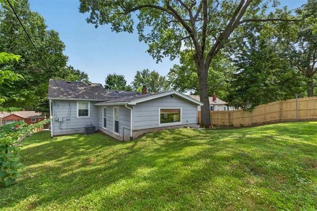 9112 Charlotte Street, Kansas City, MO 64131