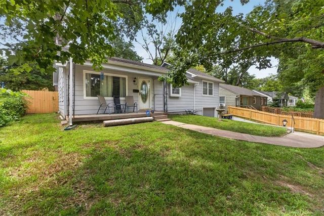 9112 Charlotte Street, Kansas City, MO 64131