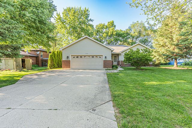 4176 Kenwood Avenue, Gurnee, IL 60031