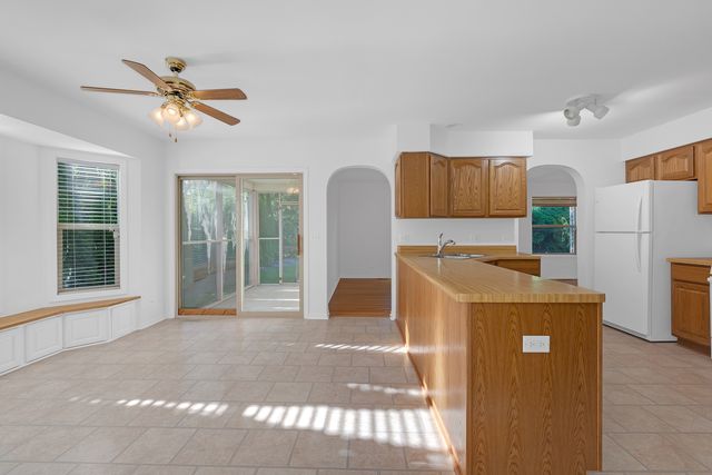 4176 Kenwood Avenue, Gurnee, IL 60031