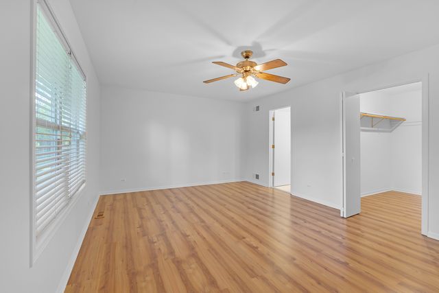 4176 Kenwood Avenue, Gurnee, IL 60031