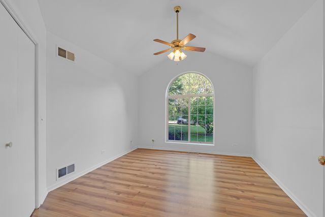 4176 Kenwood Avenue, Gurnee, IL 60031