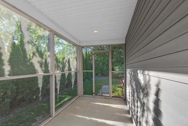 4176 Kenwood Avenue, Gurnee, IL 60031
