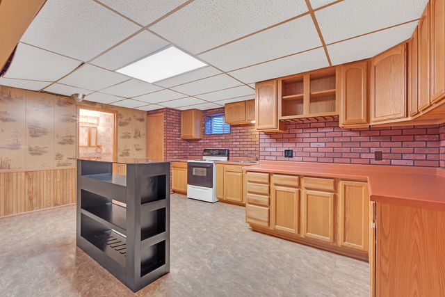 4176 Kenwood Avenue, Gurnee, IL 60031