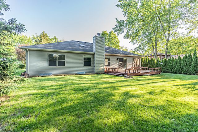 4176 Kenwood Avenue, Gurnee, IL 60031
