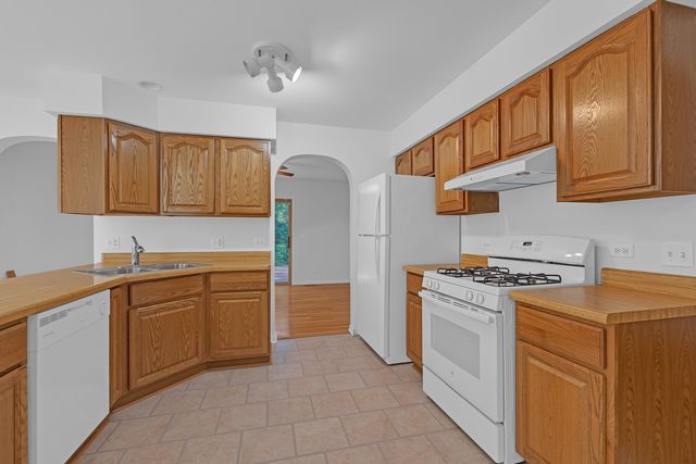 4176 Kenwood Avenue, Gurnee, IL 60031