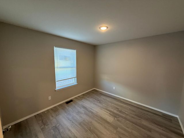 3426 N Nixon Avenue, Springfield, MO 65803