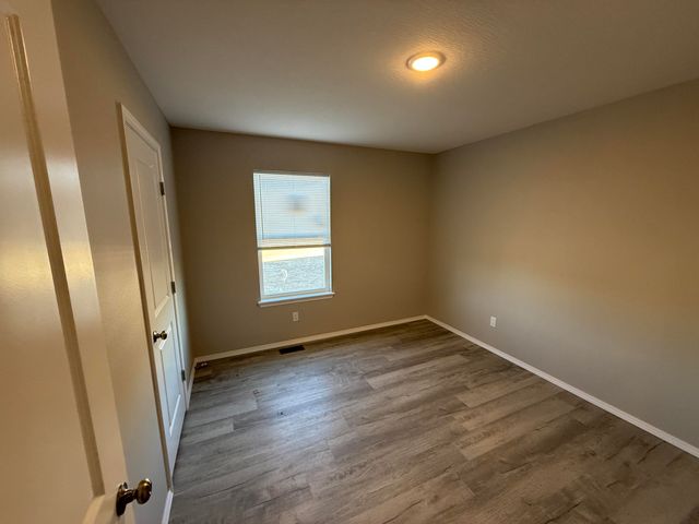 3426 N Nixon Avenue, Springfield, MO 65803