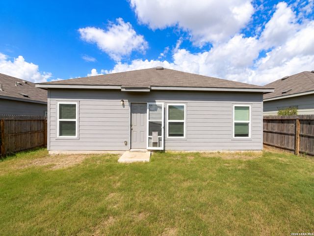 14662 Stirrup Trace, Elmendorf, TX 78112