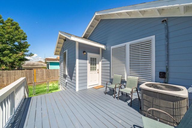 4905 Bernardo De Galvez, Galveston, TX 77551