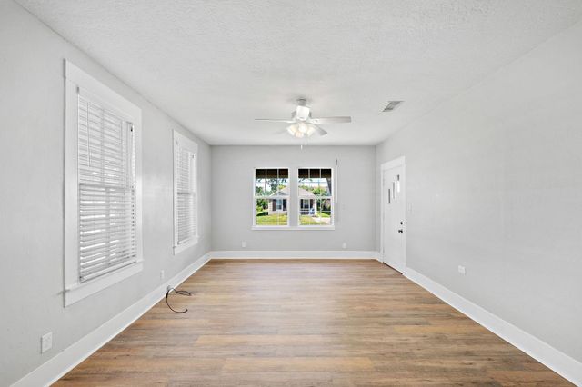 4905 Bernardo De Galvez, Galveston, TX 77551