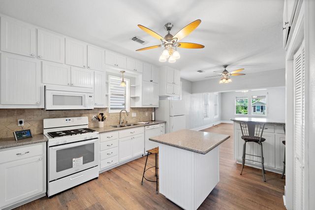 4905 Bernardo De Galvez, Galveston, TX 77551