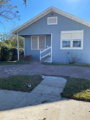 4905 Bernardo De Galvez, Galveston, TX 77551