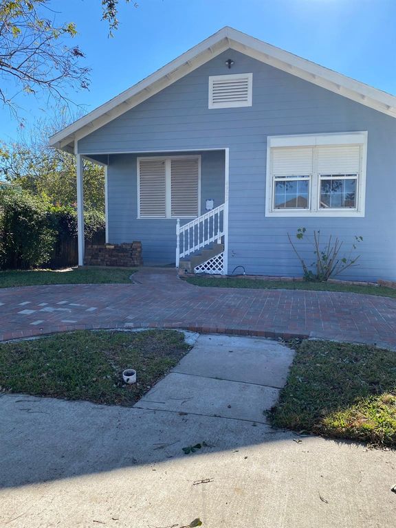 4905 Bernardo De Galvez, Galveston, TX 77551