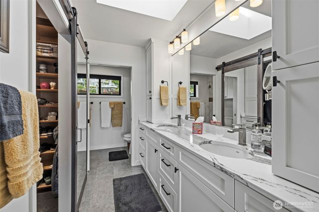 8177 Cultus Dr, Clinton, WA 98236