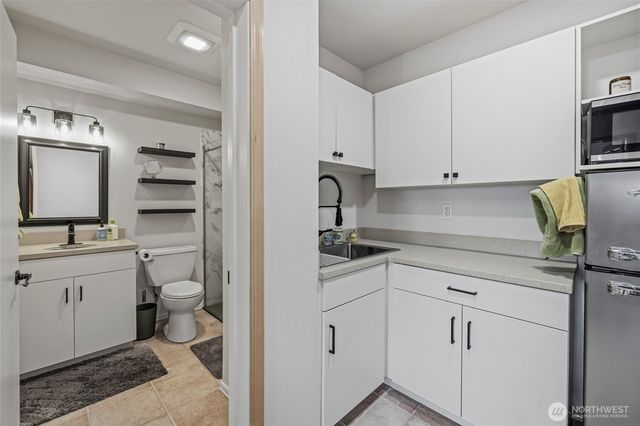 8177 Cultus Dr, Clinton, WA 98236