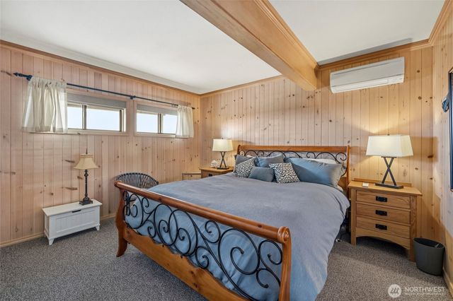 8177 Cultus Dr, Clinton, WA 98236
