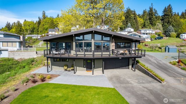 8177 Cultus Dr, Clinton, WA 98236