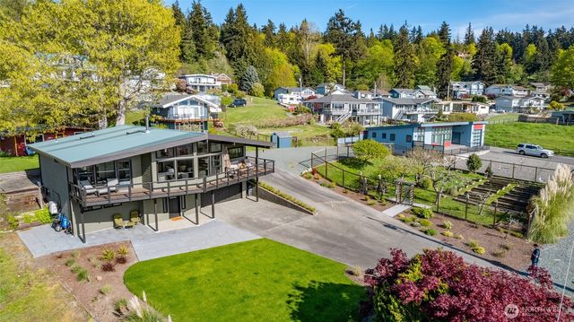 8177 Cultus Dr, Clinton, WA 98236