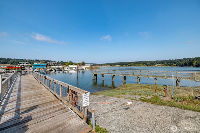 8177 Cultus Dr, Clinton, WA 98236