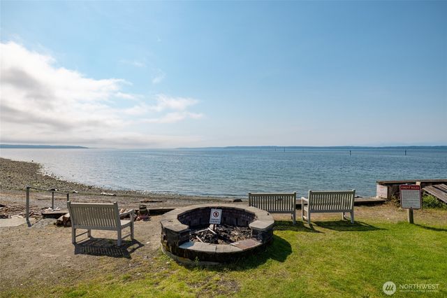 8177 Cultus Dr, Clinton, WA 98236