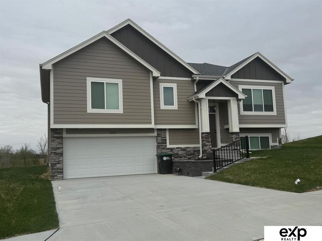 4009 N 215th Street, Omaha, NE 68022